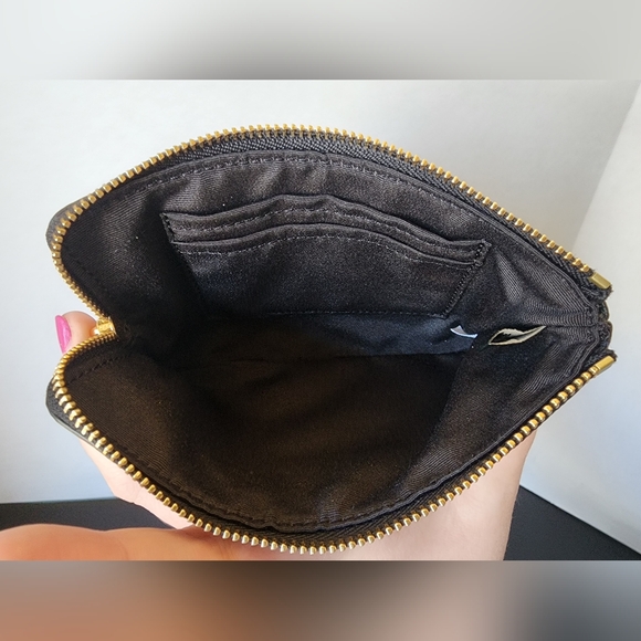 ✨️NWT✨️ Coach Corner Zip Wristlet, Black Crossgrain Leather, 2021, $88 MSRP - Picture 4 of 5
